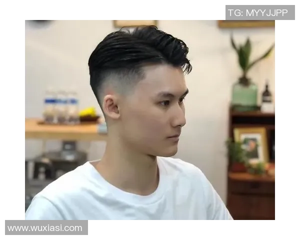 大叔足球明星帅气视频展现魅力与风采引发热议与关注